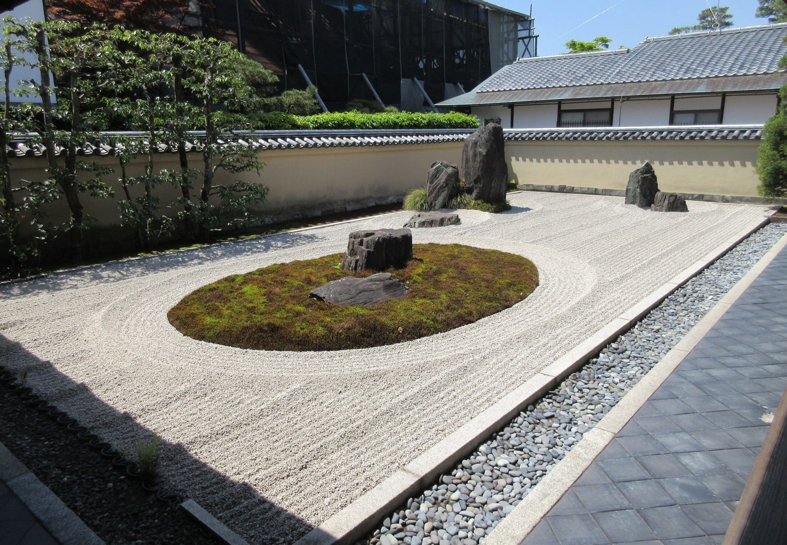 Zen rock garden at Ryogen-in sub-temple, Daitoku-ji, Kyoto