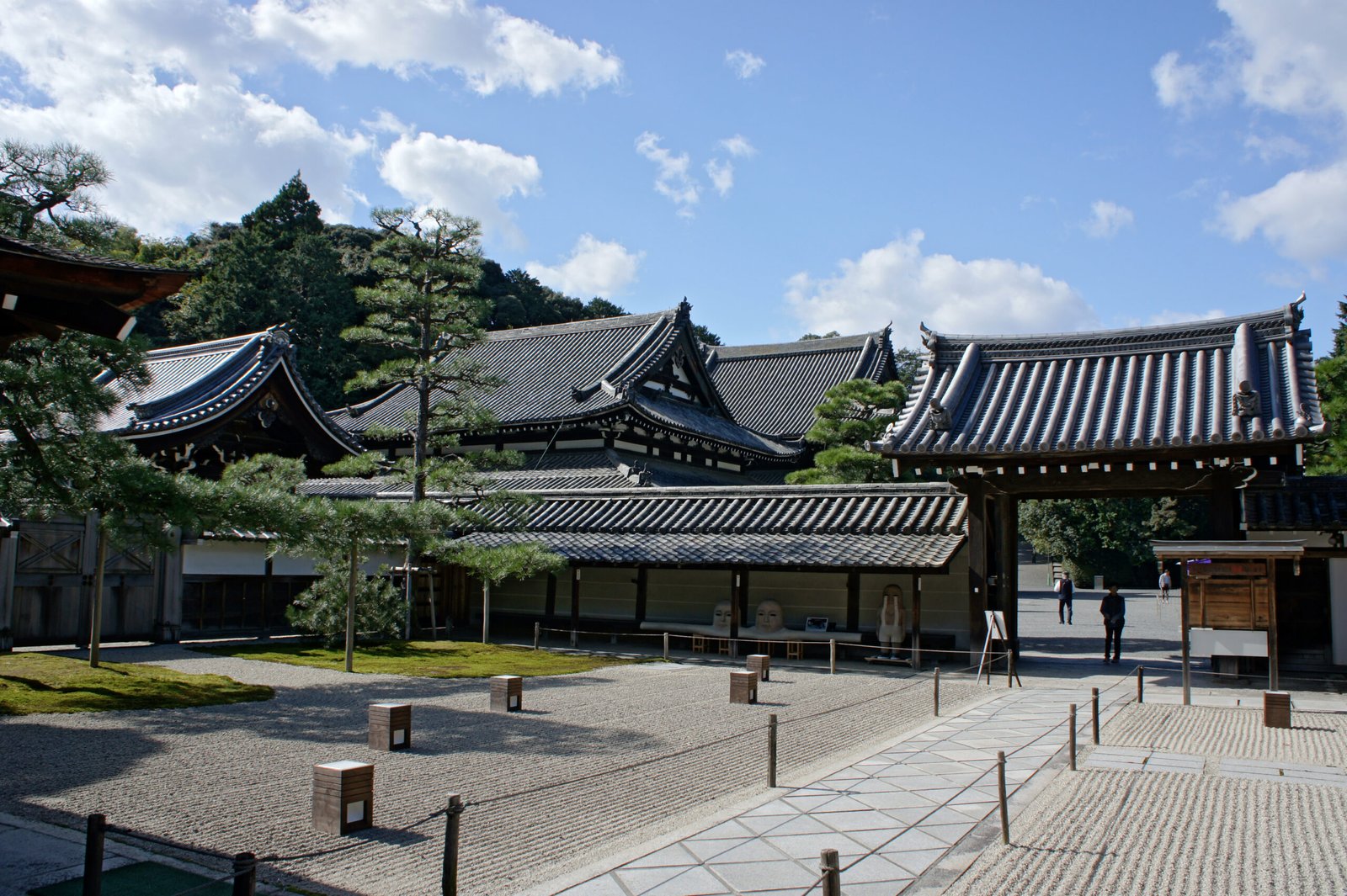 Temple grounds and approach at Sennyu-ji, Kyoto